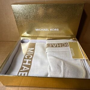 NEW Michael Kors Beanie Hat & Scarf Gift Set Cream/Gold New in Box